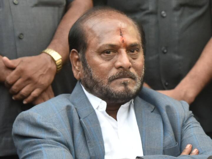 Maharashtra Politics : लोकसभेच्या जागावाटपा आधीच महायुतीमध्ये ठिणगी? सगळ्या पक्षांना संपवून भाजपला निवडून यायचंय? शिंदे गटाकडून भाजपला खडेबोल Shiv Sena BJP Mahayuti possibility of clash between Shiv Sena and BJP before the allocation of Lok Sabha Election 2024 seats shiv sena shinde group Ramdas Kadam attack on BJP Maharashtra Politics marathi news Maharashtra Politics : लोकसभेच्या जागावाटपा आधीच महायुतीमध्ये ठिणगी? सगळ्या पक्षांना संपवून भाजपला निवडून यायचंय? शिंदे गटाकडून भाजपला खडेबोल