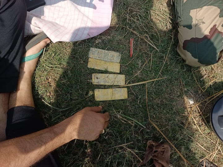 bongaon Gold biscuits worth crores of rupees recovered from pond water Bongaon: পুকুরের জল থেকে উদ্ধার কয়েক কোটির টাকা মূল্যের সোনার বিস্কুট
