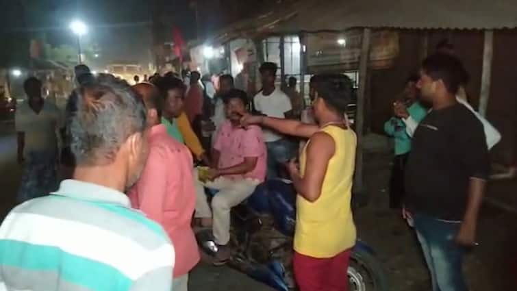 north 24 pargana: Deganga heated up in ISF-Trinamool clash, 2 injured North 24 Pargana: আইএসএফ-তৃণমূল সংঘর্ষে উত্তপ্ত দেগঙ্গা, আহত ২