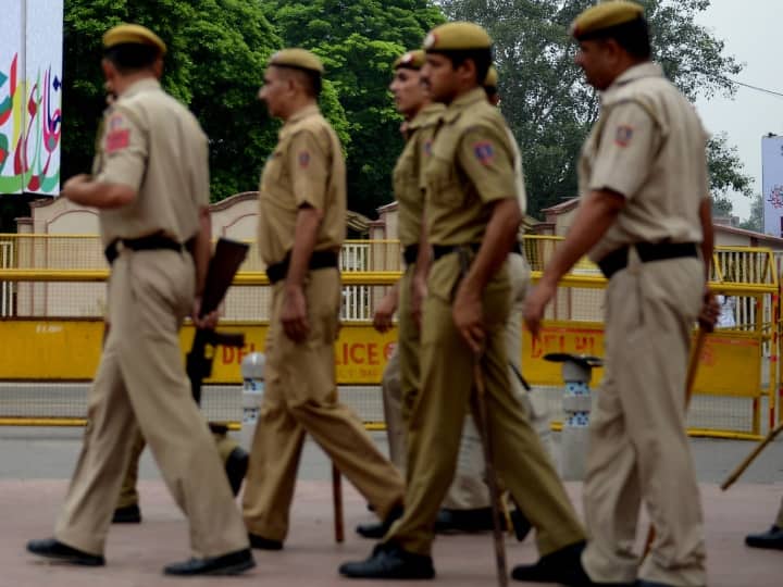 Holi 2023 Date Shab e barat Delhi Police Deployed 9,000 policemen and blockade will more than 600 places Delhi: शब-ए-बारात और होली के लिए 9000 पुलिसकर्मियों की तैनाती, 600 से ज्यादा जगह की जाएगी नाकाबंदी