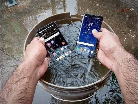 होली पर कई लोग अपने स्मार्टफोन को साथ रखेंगे. होली पर रंगों के साथ पानी का भी इस्तेमाल किया जाता है. ऐसे में, यह पता होना जरूरी है कि आपका स्मार्टफोन वॉटरप्रूफ है या नहीं.