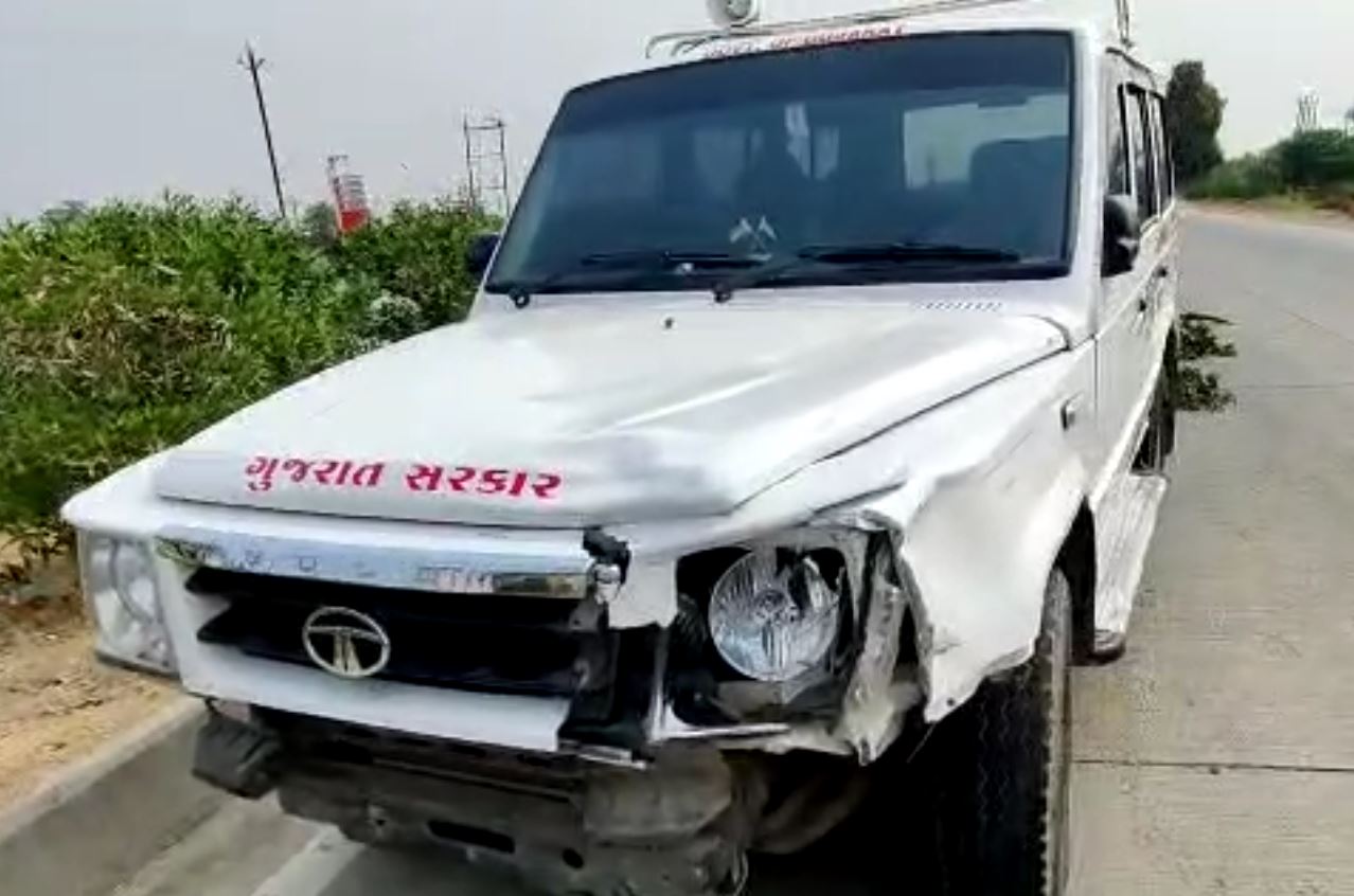 Accident: ગુજરાત સરકાર લેખેલી સરકારી કાર અને બાઇક વચ્ચે અકસ્માત, બાઇકના થયા બે ટુકડા