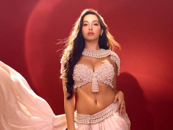 Nora Fatehi Belly Dance Video goes viral During akshay kumar The Entertainers US Tour Nora Fatehi Video: अमेरिका में स्टेज पर नोरा फतेही ने किया जबरदस्त बेली डांस, मिनटों में वायरल हुआ ये वीडियो