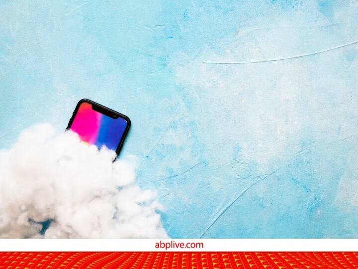 7 दिन तक पानी में पड़ा रहा फोन, बाहर निकाला तो सही चल रहा था... ये किस फोन की बात है? Iphone 11 survived for 7 days in lake which is accidently dropped by a student here is what happened 7 दिन तक पानी में पड़ा रहा फोन, बाहर निकाला तो सही चल रहा था... ये किस फोन की बात है?