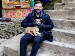 उज्जैन के महाकालेश्वर मंदिर पहुंचे विराट-अनुष्का, फैंस को भाया पूर्व कप्तान का नया 'अवतार'