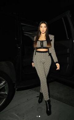 Nora Fatehi: ਨੋਰਾ ਫਤੇਹੀ ਨੇ ਕਾਰ 'ਚ ਬੈਠ ਕੇ ਸਿਜ਼ਲਿੰਗ ਅੰਦਾਜ਼ 'ਚ ਦਿੱਤੇ ਪੋਜ਼, ਪ੍ਰਸ਼ੰਸਕ ਦੇ ਰਹੇ ਹਨ ਸ਼ਾਨਦਾਰ ਪ੍ਰਤੀਕਿਰਿਆਵਾਂ