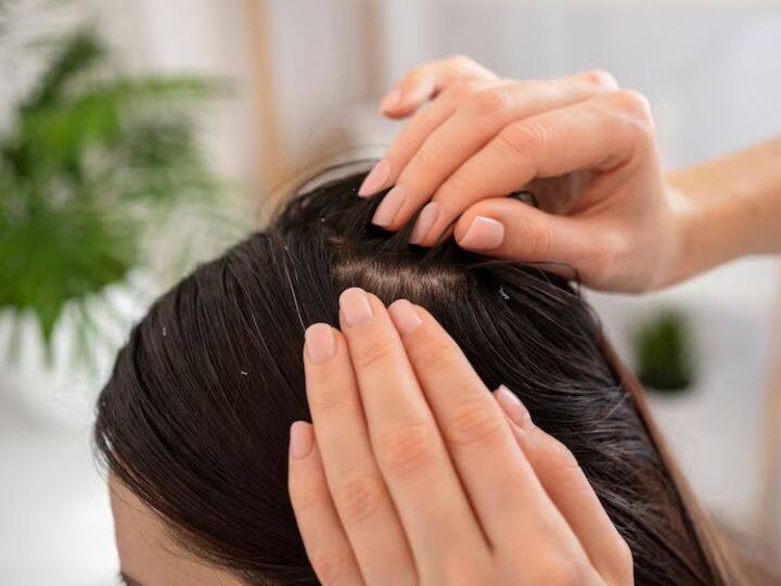 onion hair mask know how to apply onion juice on hair to prevent thinning पतले होते जा रहे बाल! नहीं रुक रहा झड़ना? तो घर पर बनाएं 'प्याज का हेयर मास्क', दिखेंगे कई फायदे
