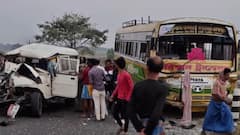 আউশগ্রামে পথ দুর্ঘটনার কবলে পুলিশের গাড়ি