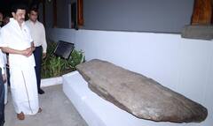 Exclusive Photos : கீழடி அருங்காட்சியகத்தில் சங்ககால பொருட்களுடன் ‘செல்ஃபி’ எடுத்த முதல்வர்!