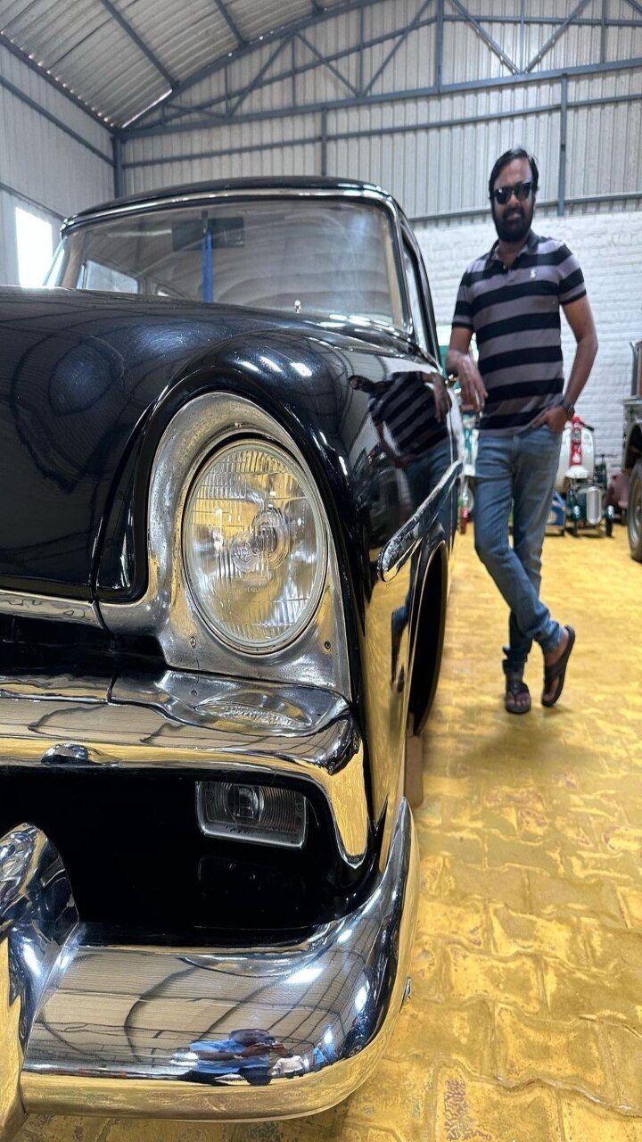 இயக்குநர் பார்த்திபன், இயக்குநர் எழில் போன்றவர்களிடம் உதவி இயக்குநராக பணிபுரிந்தவர்