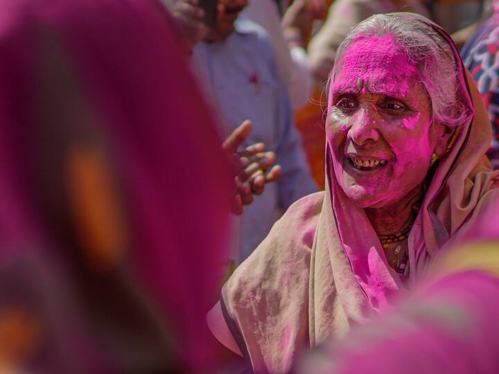 Hundreds of widows celebrated the festival of colours on March 6 in Vrindavan, Uttar Pradesh. The celebrations were held at Radha Gopinath Temple, one of the seven temples in Vrindavan. (Image Source: PTI)