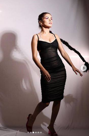 ਫੈਨਜ਼ ਅਵਨੀਤ ਕੌਰ ਦੀਆਂ ਤਸਵੀਰਾਂ ਸ਼ੇਅਰ ਕਰਦੇ ਹੀ ਵਾਇਰਲ ਕਰ ਦਿੰਦੇ ਹਨ। ਇਸ ਦੇ ਨਾਲ ਹੀ, ਅਭਿਨੇਤਰੀ ਲੇਟੈਸਟ ਤਸਵੀਰਾਂ ਨਾਲ ਤਬਾਹੀ ਮਚਾਉਂਦੀ ਨਜ਼ਰ ਆ ਰਹੀ ਹੈ। ਵੇਖੋ ਉਸ ਦੀਆਂ ਇਹ ਵਾਇਰਲ ਤਸਵੀਰਾਂ...