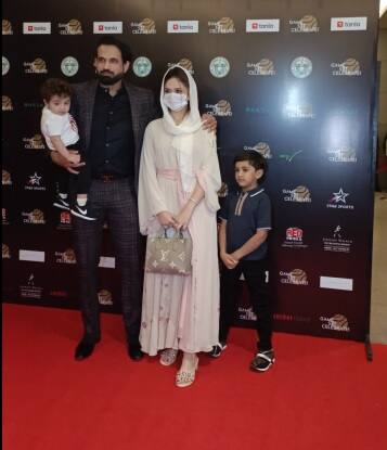 স্ত্রী সাফা বেগ ও সন্তানকে নিয়ে সানিয়ার ফেয়ারওয়েল পার্টিতে এসেছিলেন ইরফান পাঠান।