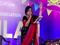 होली के गीतों पर कमिश्नर की पत्नी अनामिका ने गीतों से बांधा समां, IAS ऑफिसर भी मिलन समारोह मे जमकर थिरके