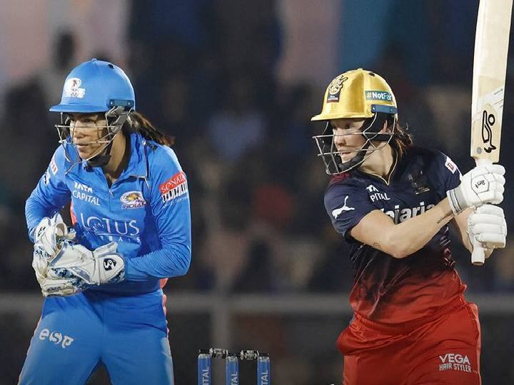 WPL 2023: RCB-W given target of 156 runs against MI-W in Match 4 at Brabourne Stadium MI-W vs RCB-W, 1 Innings Highlight: மும்பை அணியிடம் மீண்டெழுந்து அடிவாங்கிய பெங்களூரு அணி... 155 ரன்களுக்கு ஆல்-அவுட்..!