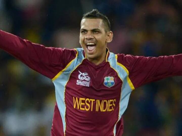 सुनील नारायण के पिता शाहिद नारायण कहते हैं कि सुनील मुझसे भी ज्यादा खेल के प्रति जागरुक था. हमारे पास पैसे नहीं थे, इसी वजह से उसके लिए बहुत पुराने से पैड्स खरीदे थे. मेरी मां ने अपने पेंशन के पैसों से सुनील के लिए पहला क्रिकेट बैट खरीदा था. (फोटो क्रेडिट- सोशल मीडिया)