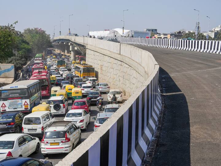 The flyover will cut travel time between South Delhi and Noida by 25 minutes. Delhi CM said that 15 more big projects are in the pipeline to make lives easier for the citizens. (Image Source: PTI)
