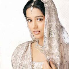 Amrita Rao Life: फिल्मों से दूर होकर भी करोड़ों की मालकिन हैं अमृता राव, शादी के बाद जीती हैं लग्जरी लाइफ