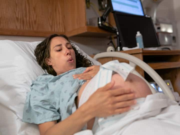 International Womens Day Know How many women died During pregnancy and Maternal Mortality Ratio प्रेग्नेंसी और चाइल्डबर्थ के वक्त हर दो मिनट में दम तोड़ देती है एक महिला! ये आंकड़े सोचने पर मजबूर कर देंगे