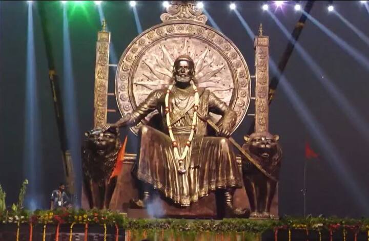 Karnataka News After Karnataka CM Congress MLA Laxmi Hebbalkar unveils same statue of Chhatrapati Shivaji Maharaj at Rajhansgad Fort कर्नाटकातील राजहंसगड किल्ल्यावर छत्रपती शिवाजी महाराज यांच्या एकाच पुतळ्याचं दोन वेळा अनावरण, काय आहे वाद?