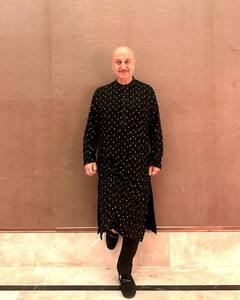 Anupam Kher House Pics: मुंबई के सी-फेसिंग लग्जरी हाउस में रहते हैं अनुपम खेर, देखिए एक्टर के घर की इनसाइड फोटोज