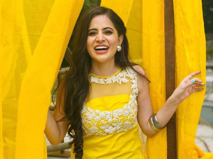 'बिग बॉस ओटीटी' या कार्यक्रमाच्या माध्यमातून उर्फी जावेद घराघरांत पोहोचली.