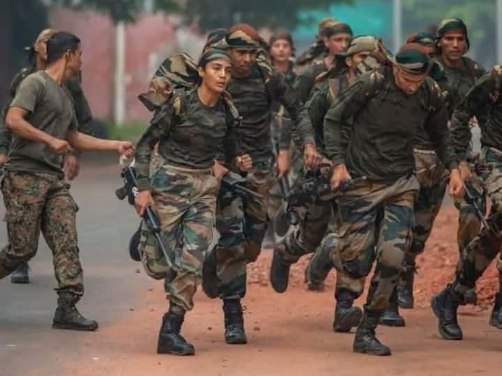 इस दौरान कैप्टन दीक्षा की सख्त ट्रेनिंग की कुछ तस्वीरें सामने आई है. इनमें देखा जा सकता है कि हिम्मत और हौसले से इन महिला ऑफिसर्स ने कैसे मुश्किल भरे मिशन में कैसे जिंदादिली से कामयाबी पाई.