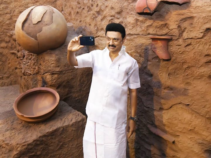 Chief Minister M.K.Stalin has issued a statement regarding the Keezhadi Museum has been set up as a symbol of Tamil history dating back to 2,000 years ago. தமிழர் வரலாற்றின் சின்னமாக கீழடி அருங்காட்சியகம்.. முதலமைச்சர் மு.க. ஸ்டாலின் அறிக்கை..