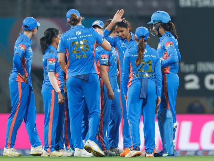 wpl 2023 mumbai indins to face royal challengers bangalore women premier league WPL 2023: मुंबई इंडियंस की रॉयल चैलेंजर्स बैंगलोर से भिड़ंत आज, जानें कौन पड़ेगा किस पर भारी?