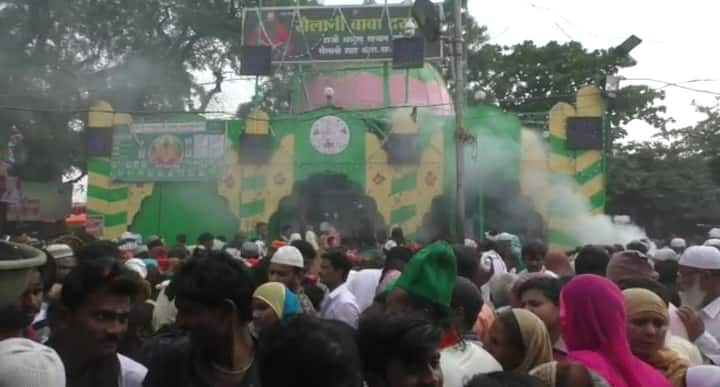 कोरोनाच्या तीन वर्षांच्या खंडानंतर यंदा भरगच्च यात्रा भरणार असून देशभरातील हजारो भाविक सैलानीत दाखल झाले आहेत.