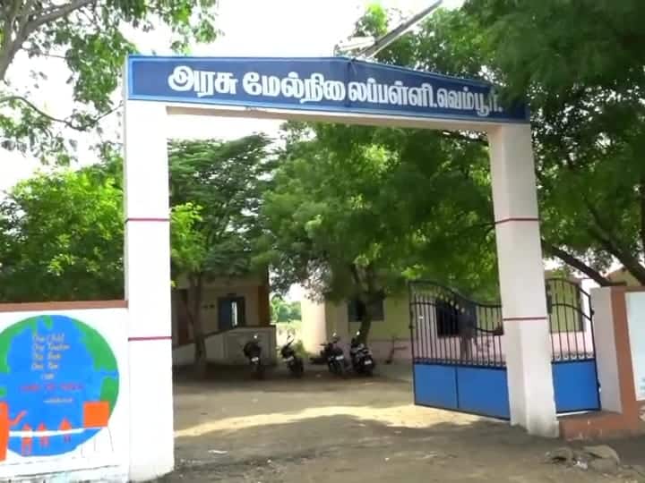 கதையின் நாயகனாகவே மாறி பாடம் நடத்தும் தமிழ் ஆசிரியர் - ஒவ்வொரு வகுப்பிற்கும் ஒரு வேடம்