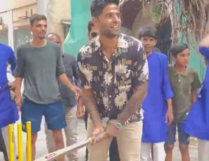watch before ind vs aus ahmedabad test suryakumar yadav played gully cricket  Watch: અમદાવાદમાં ટેસ્ટ મેચ પહેલા મુંબઈમાં ગલી ક્રિકેટ રમતો જોવા મળ્યો સુર્યકુમાર યાદવ, જુઓ વીડિયો