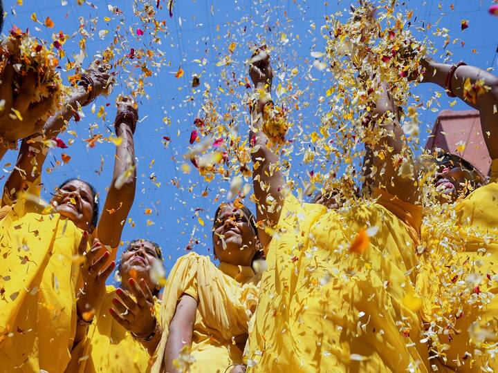 The majority of the widows attending this festival are elderly and eager to welcome change and happiness after years of monotony due to restrictive and conservative beliefs. (Image Source: PTI)