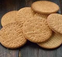 Biscuit Facts: অনেক বিস্কুটের গায়েই এমন ছিদ্র থাকে? কেন এমনটা হয়?