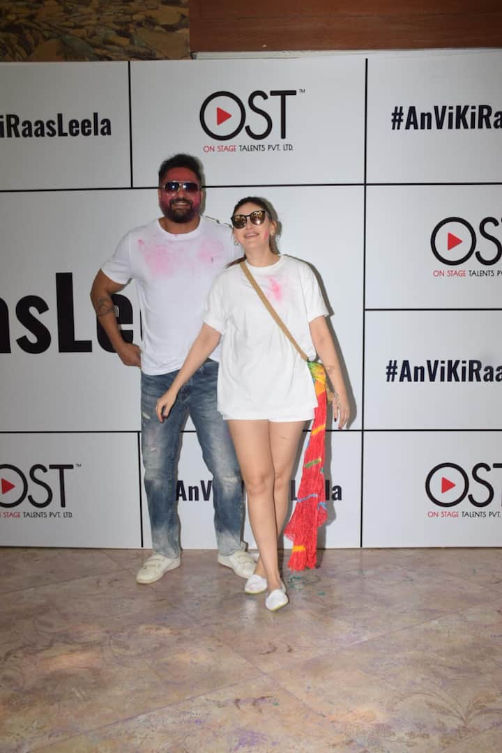 'Kanta Laga' girl Shefali Jariwala poses with husband Parag Tyagi as they arrive for the party.