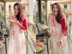 Holi Fashion Tips: करिश्मा कपूर पर चढ़ा होली का रंग, आप भी एक्ट्रेस के इस आउटफिट को कर सकती हैं कॉपी