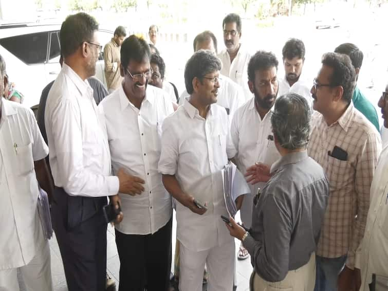 AP Government employees met ministers on issues gives clarity on pending bills clear by March 31st DNN AP Govt : ఉద్యోగులకు ఏపీ సర్కార్ గుడ్ న్యూస్, ఈ నెల 31లోపు పెండింగ్ బిల్లులు  క్లియర్!