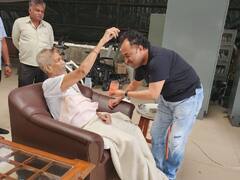 Photo: आजी-माजी खासदारांची होळी, संजय काकडे यांनी घेतली गिरीश बापटांची भेट