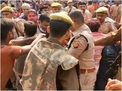 अलीगढ़: एक-दूसरे को रंग लगाते-लगाते अचानक करने लगे मारपीट, बीच बचाव करने उतरी पुलिस