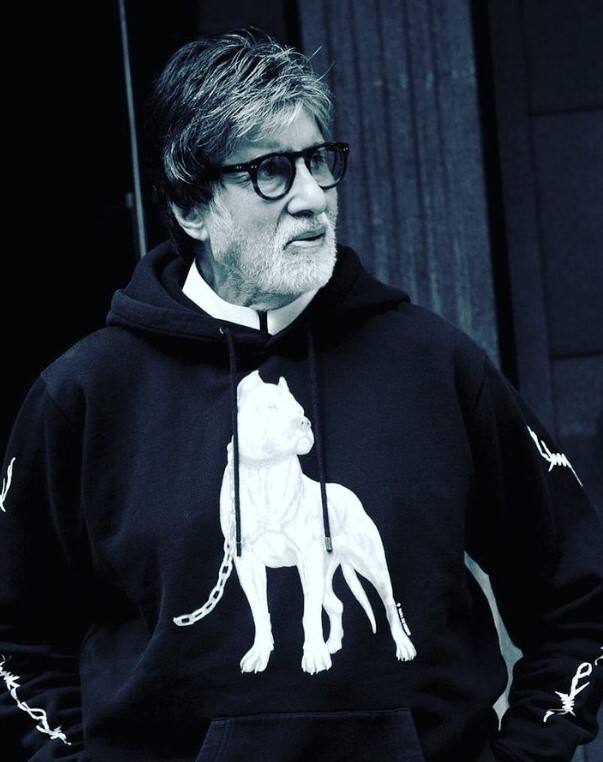 बॉलीवुड के महानायक अमिताभ बच्चन ने रविवार रात को अपने ब्लॉग पर जानकारी दी थी कि हैदराबाद में साइंस फिक्शन फिल्म 'प्रोजेक्ट के' पर काम करने के दौरान उनकी पसली में चोट लग गई. स्टार ने लिखा कि उनके रिब्स में चोट लगी जो काफी