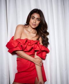 Shriya Saran: રેડ ડ્રેસમાં શ્રિયા સરનનો કાતિલ લૂક, તમે પણ પાર્ટીમાં કરી શકો છો ફોલો