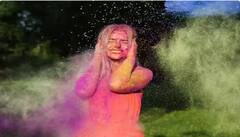 Holi 2023 : ਘਰ 'ਚ ਰੱਖੀਆਂ ਇਨ੍ਹਾਂ ਚੀਜ਼ਾਂ ਨਾਲ ਮਿੰਟਾਂ 'ਚ ਲਹਿ ਜਾਵੇਗਾ ਹੋਲੀ ਦਾ ਗੂੜਾ ਰੰਗ... ਅਜ਼ਮਾ ਕੇ ਦੇਖੋ