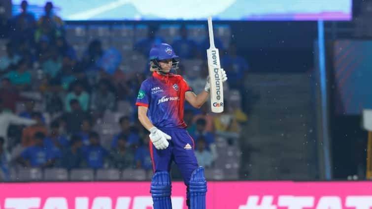 DC-W vs UP-W WPL 2023 Delhi Capitals Sets 212 Runs Target against UP Warriorz Dr DY Patil Sports Academy Navi Mumbai DC-W vs UP-W, WPL 2023: ব্যাট হাতে ফের জ্বলে উঠলেন ল্যানিং, ইউপিকে ২১২ রানের টার্গেট দিল দিল্লি