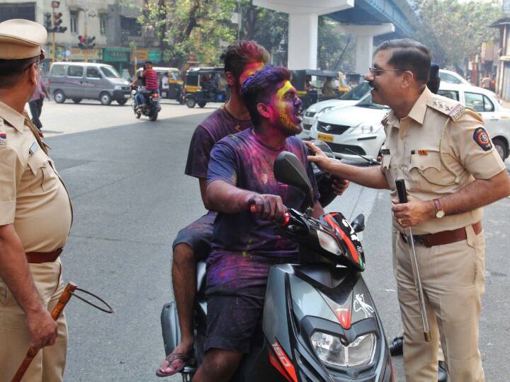 Holi 2023 Guidelines issued by mumbai police advisory on holi in mumbai check full details mumbai news Holi 2023 Guidelines: होली को लेकर मुंबई पुलिस ने जारी की एडवाइजरी, न मानने वालों पर होगी कार्रवाई