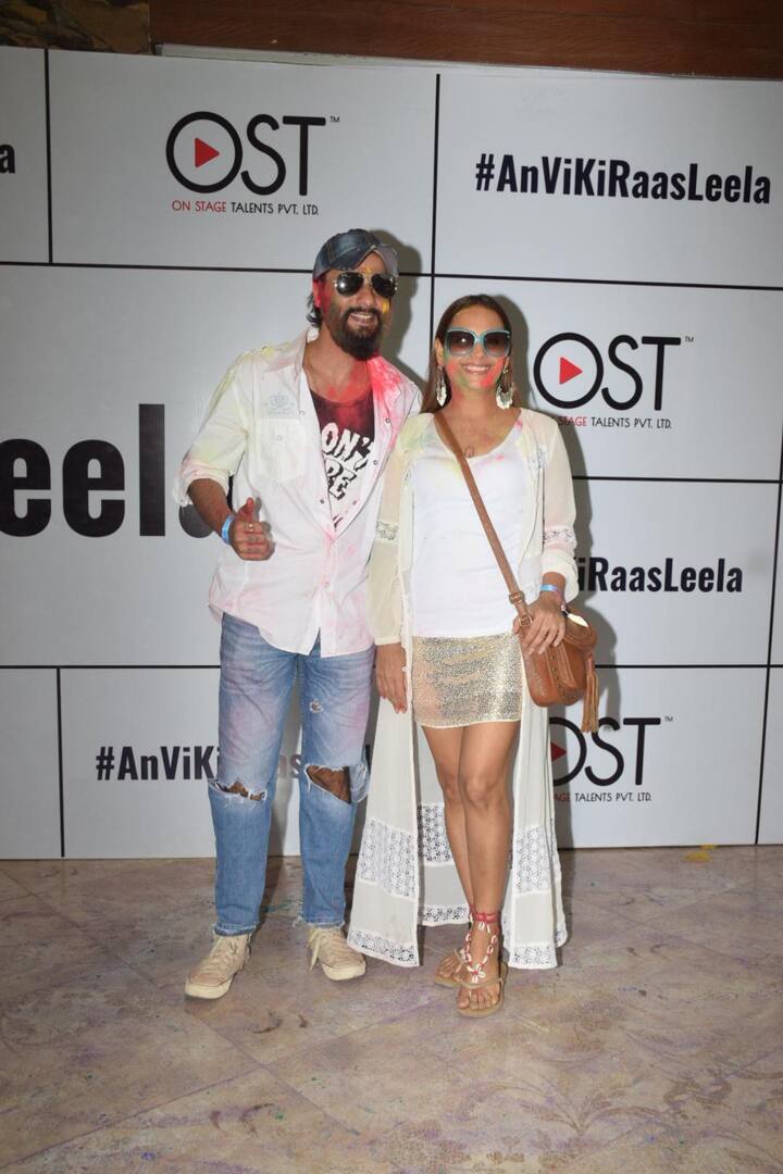 Ashita Dhawan poses with husband Sailesh Gulabani as they arrive for the Holi party.