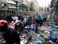 Dhaka Explosion: ਢਾਕਾ 'ਚ ਸ਼ਬ-ਏ-ਬਰਾਤ ਤੋਂ ਪਹਿਲਾਂ ਛਾਇਆ ਮਾਤਮ,  ਜ਼ਿੰਦਗੀ ਅਤੇ ਮੌਤ ਵਿਚਾਲੇ ਜੰਗ, ਨਿਰਾਸ਼ਾ ਅਤੇ ਡਰ ਤਸਵੀਰਾਂ 'ਚ ਕੈਦ