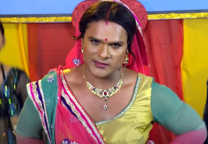 खेसारी लाल यादव के इस सुपरहिट आइटम सॉन्ग का टाइटल जरता जवानी प्यासे रखा गया है. एक्टर के तीखे एक्सप्रेशन कमाल के लग रहे हैं.