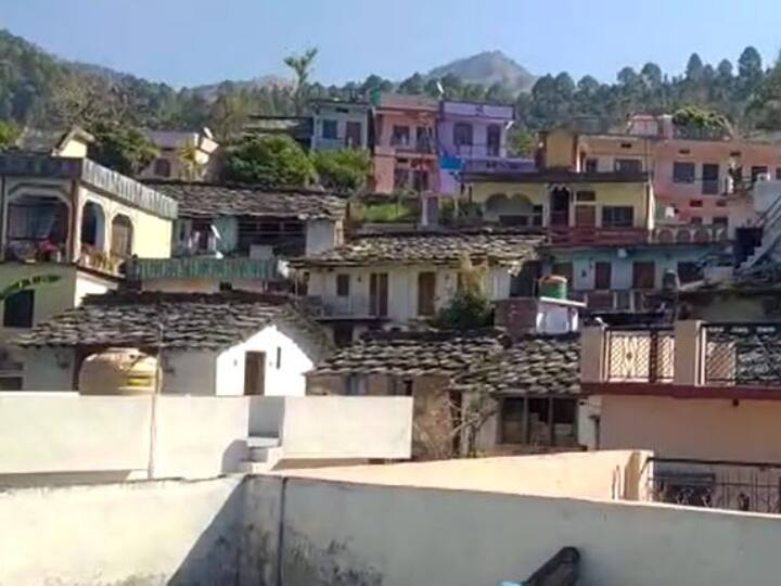 Holi 2023: उत्तराखंड के इन गांवों में 300 सालों से नहीं मनाई गई है होली, वजह जानकर चौंक जाएंगे आप Holi 2023 festival is not celebrated in three villages of Rudraprayag Uttarakhand ANN Holi 2023: उत्तराखंड के इन गांवों में 300 सालों से नहीं मनाई गई है होली, वजह जानकर चौंक जाएंगे आप