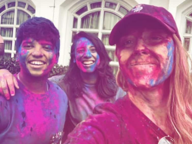 WPL 2023: RCB Skipper Smriti Mandhana Celebrates Holi Along With Teammates - See Pics