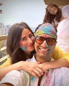 Celebrities holi celebration : ஹோலி பண்டிகையை ஜாலியாக கொண்டாடிய சினிமா பிரபலங்கள்!